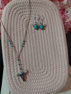 Wrangler Rustic Couture's Western Turquoise 2 Piece Vintage Necklace Earring Set